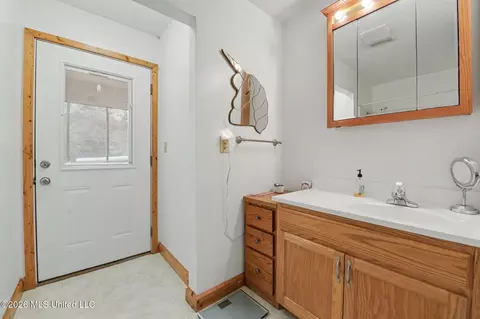 Bath - 4219 Merrill Rd, Lucedale, MS 39452 photo 3 of 4