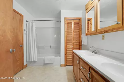 Bath - 4219 Merrill Rd, Lucedale, MS 39452 photo 2 of 4