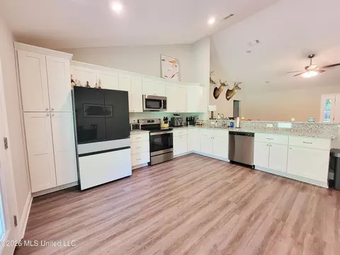 Kitchen - 51 Mojave Ln, Picayune, MS 39466 photo 3 of 3