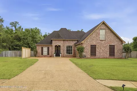 155 Oak Meadow Dr, Clinton, MS 39056
