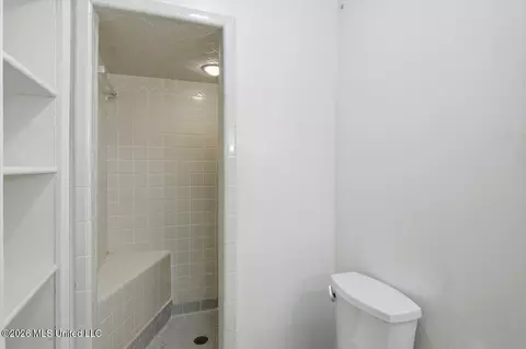 Bath - 300 Whippoorwill Rd, Brandon, MS 39047 photo 2 of 4