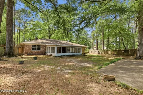 Exterior - 300 Whippoorwill Rd, Brandon, MS 39047 photo 7 of 9