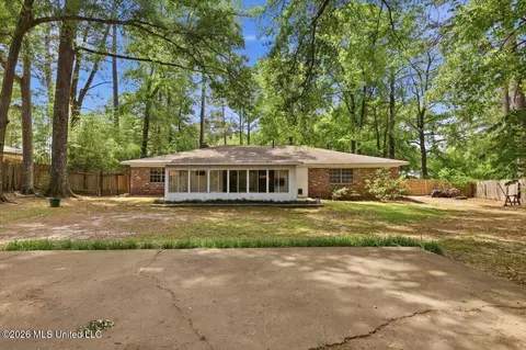Exterior - 300 Whippoorwill Rd, Brandon, MS 39047 photo 6 of 9
