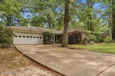 300 Whippoorwill Rd, Brandon, MS 39047