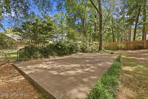 Exterior - 300 Whippoorwill Rd, Brandon, MS 39047 photo 9 of 9