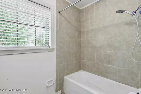 Bath - 300 Whippoorwill Rd, Brandon, MS 39047 photo 4 of 4