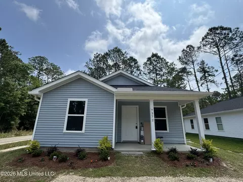 7372 Tunica St, Bay Saint Louis, MS 39520