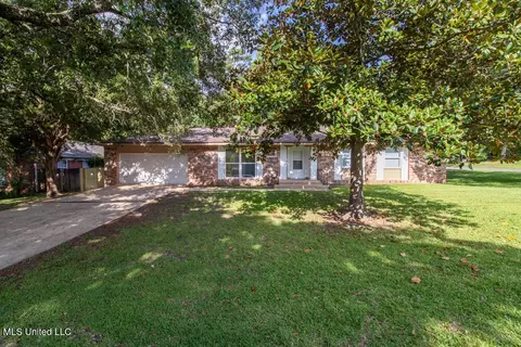 13128 Hanover Dr, Ocean Springs, MS 39564