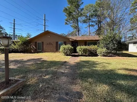 101 Lake Of Pines Dr, Jackson, MS 39206