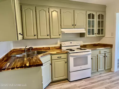 Kitchen - 3605 Ridgewood Rd, Natchez, MS 39120 photo 3 of 5