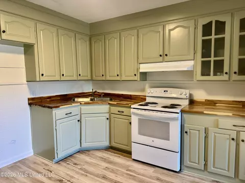 Kitchen - 3605 Ridgewood Rd, Natchez, MS 39120 photo 1 of 5