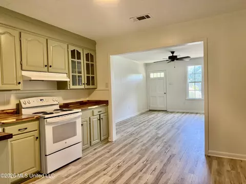 Kitchen - 3605 Ridgewood Rd, Natchez, MS 39120 photo 5 of 5
