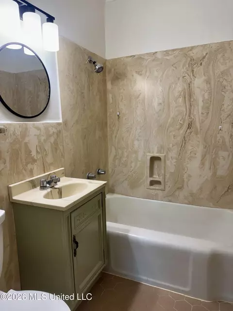 Bath - 3605 Ridgewood Rd, Natchez, MS 39120 photo 1 of 2