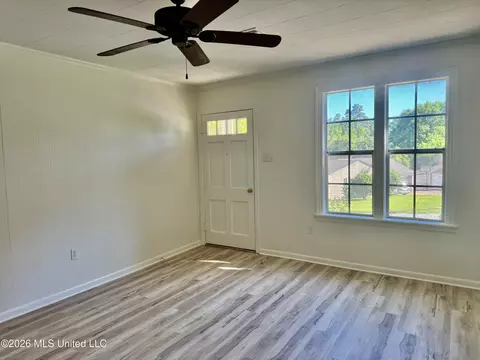 Living - 3605 Ridgewood Rd, Natchez, MS 39120 photo 1 of 4