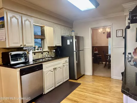 Kitchen - 11 Pond Meadow Rd, Natchez, MS 39120 photo 4 of 7