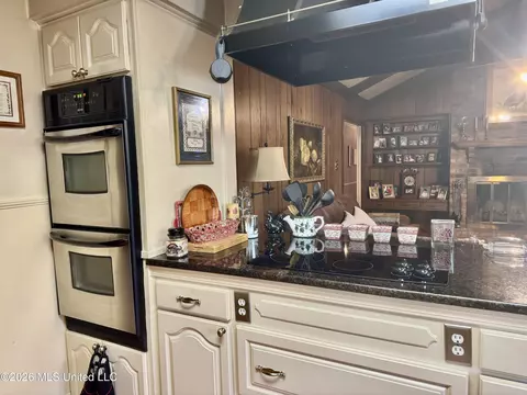Kitchen - 11 Pond Meadow Rd, Natchez, MS 39120 photo 5 of 7