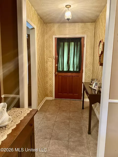 Entry Way - 11 Pond Meadow Rd, Natchez, MS 39120 photo 1 of 2