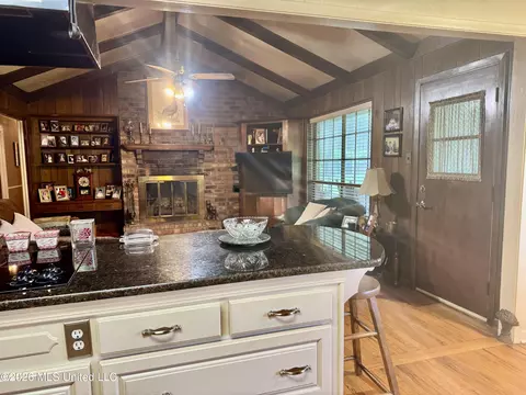 Kitchen - 11 Pond Meadow Rd, Natchez, MS 39120 photo 6 of 7