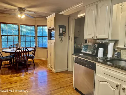 Kitchen - 11 Pond Meadow Rd, Natchez, MS 39120 photo 4 of 7
