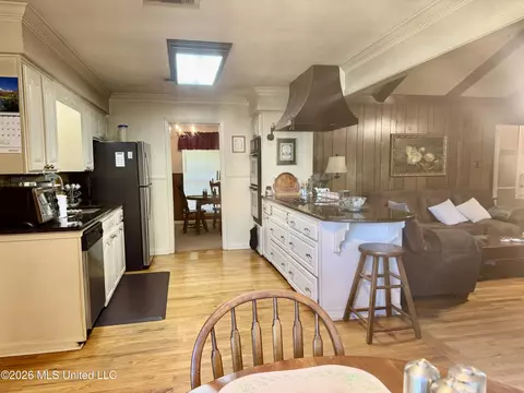 Kitchen - 11 Pond Meadow Rd, Natchez, MS 39120 photo 3 of 7
