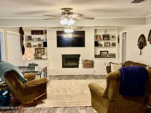 Living - 3115 River Ridge Rd, Summit, MS 39666 photo 2 of 2