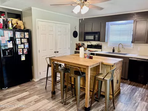 Kitchen - 3115 River Ridge Rd, Summit, MS 39666 photo 2 of 5