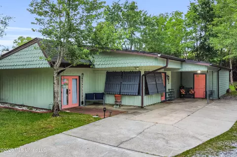 130 Melody Ln, Bay Saint Louis, MS 39520