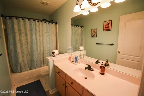 Bath - 8939 Travis Dr, Olive Branch, MS 38654 photo 2 of 2