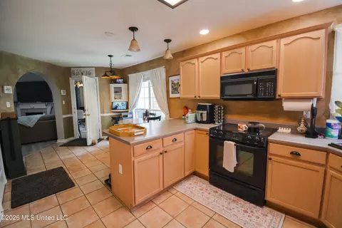 Kitchen - 8939 Travis Dr, Olive Branch, MS 38654 photo 3 of 3