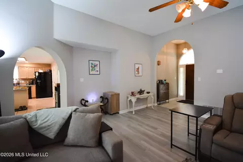 Entry Way - 8939 Travis Dr, Olive Branch, MS 38654 photo 2 of 2