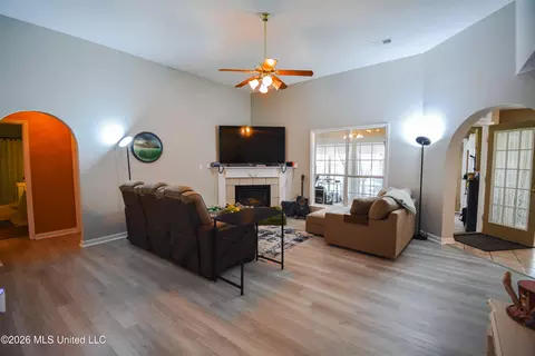 Living - 8939 Travis Dr, Olive Branch, MS 38654 photo 1 of 1
