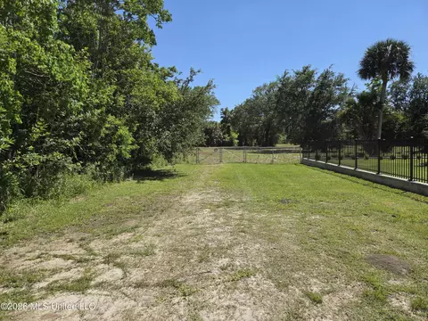 1360 N Beach Blvd, Bay Saint Louis, MS 39520