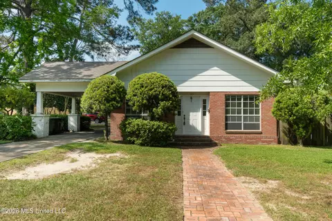 204 5th Ave, Hattiesburg, MS 39401