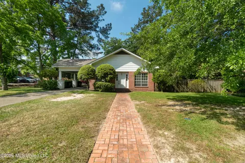 204 5th Ave, Hattiesburg, MS 39401