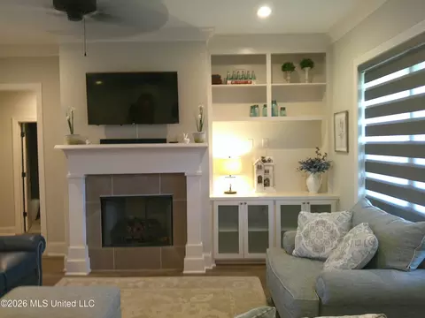Living - 107 Catherine Blvd, Clinton, MS 39056 photo 2 of 2