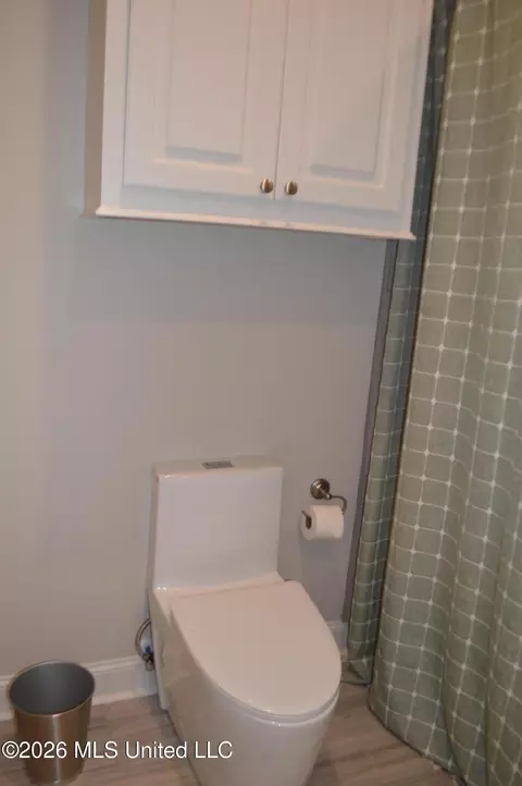 Bath - 107 Catherine Blvd, Clinton, MS 39056 photo 5 of 9