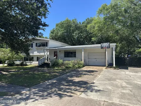 2117 Sandalwood Pl, Gautier, MS 39553