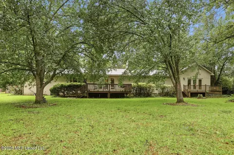 Exterior - 137 Lakeview Dr, Madison, MS 39110 photo 1 of 2