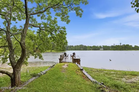 137 Lakeview Dr, Madison, MS 39110