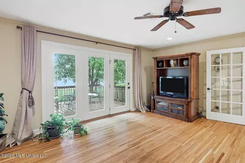 Living - 137 Lakeview Dr, Madison, MS 39110 photo 5 of 5
