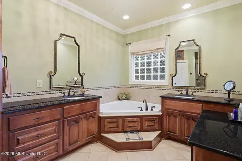 Bath - 137 Lakeview Dr, Madison, MS 39110 photo 1 of 1