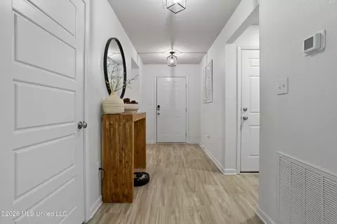 Entry Way - 1004 Enclave Cir, Long Beach, MS 39560 photo 3 of 9