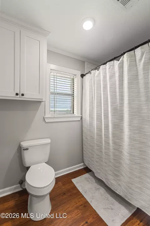 Bath - 1329 Grantham Rd, Sumrall, MS 39482 photo 2 of 4