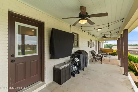 Exterior - 1329 Grantham Rd, Sumrall, MS 39482 photo 7 of 16