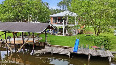 6371 Shawnee St, Kiln, MS 39556
