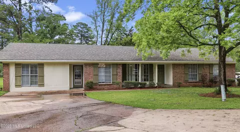 110 Dickson Dr, Brandon, MS 39042