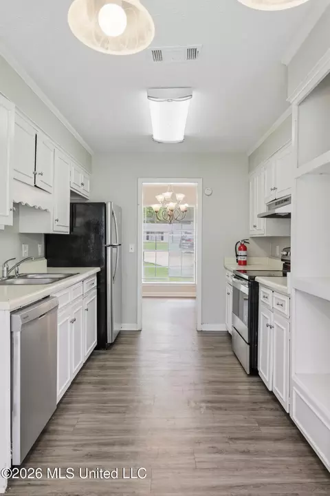 Kitchen - 110 Dickson Dr, Brandon, MS 39042 photo 1 of 2