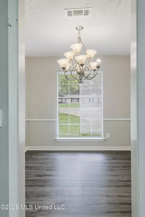 Dining - 110 Dickson Dr, Brandon, MS 39042 photo 2 of 2
