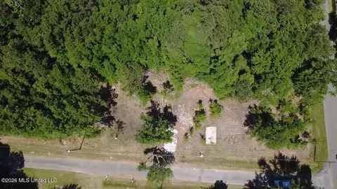 5030 Evelyn Pl, Bay Saint Louis, MS 39520