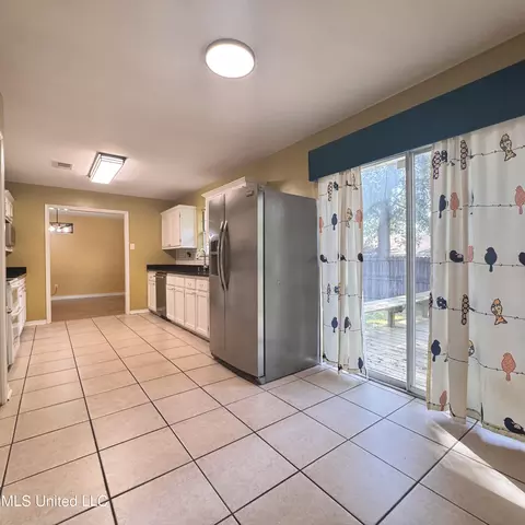 Kitchen - 7828 Koko Pl, Diamondhead, MS 39525 photo 3 of 3